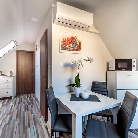 Buzavirag Apartment Keszthely