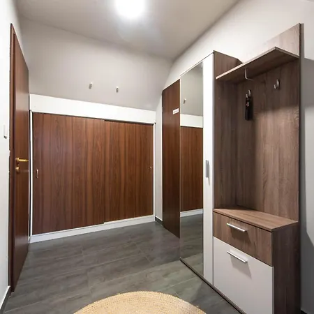 Apartment Buzavirag